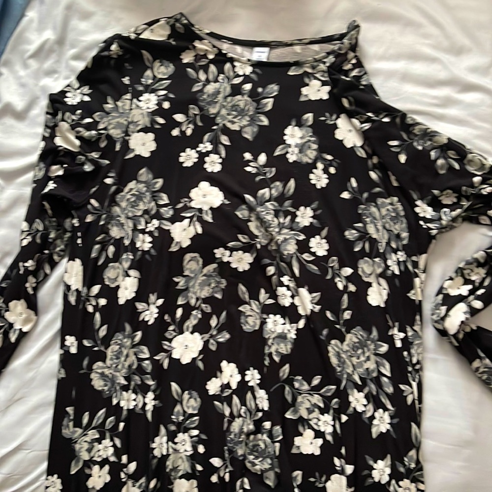 Dress very light weight could be worn any day